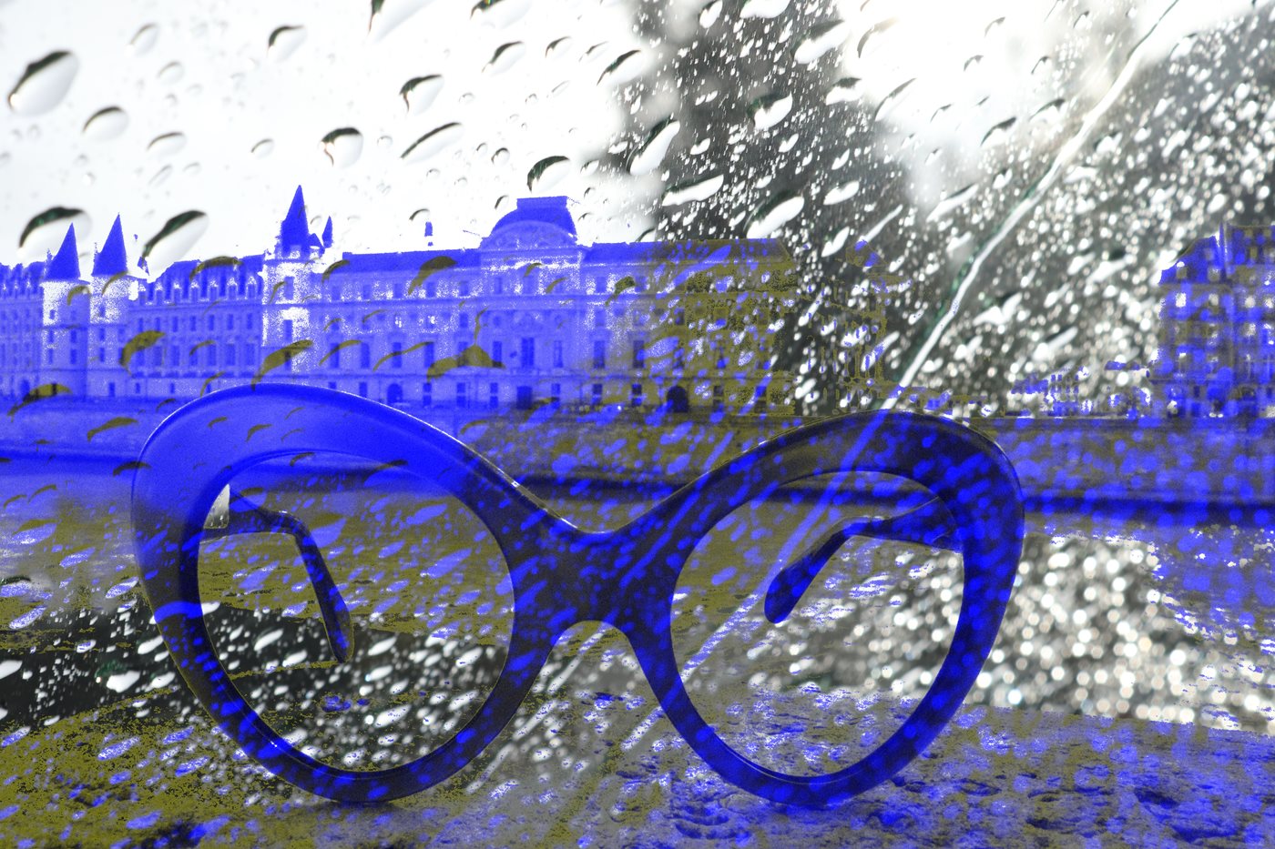 קולאז' גשם עם משקפים מול נהר 0085- 00